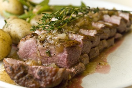 Magret de canard sauce aux groseilles et au thym