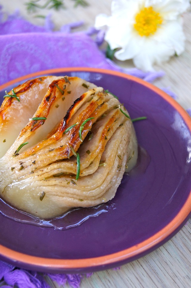 Poires asiatiques hasselback rôties au romarin
