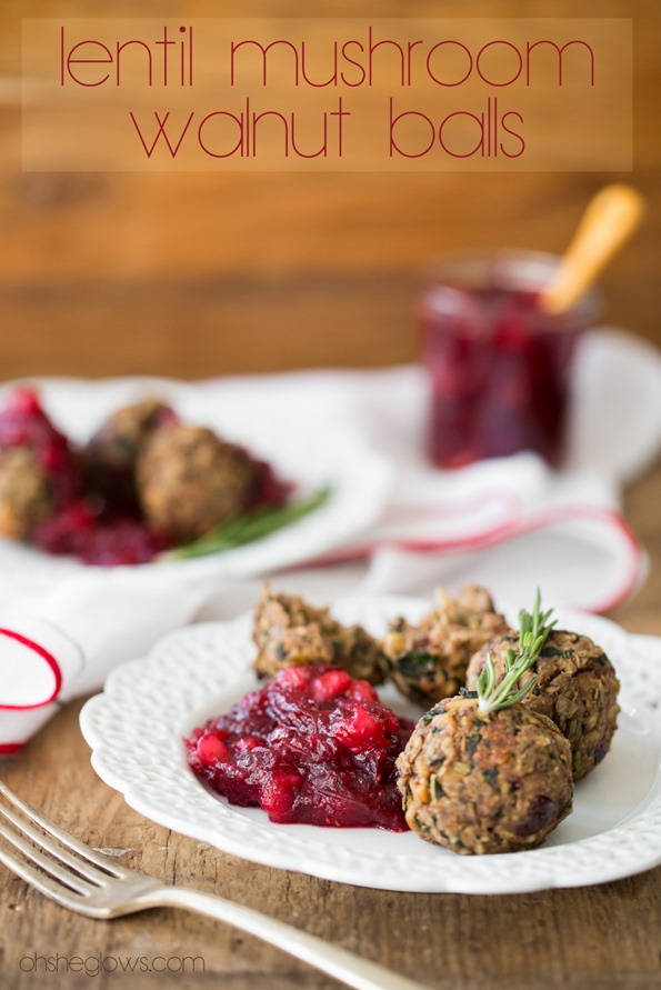 Boulettes de lentilles, champignons et noix avec sauce aux canneberges et aux poires
