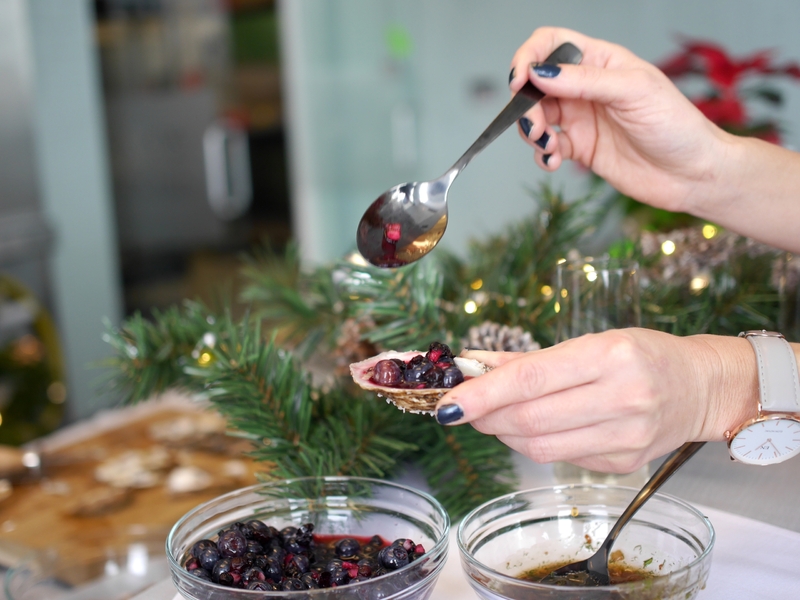 Garniture d'huîtres au chutney de bleuets marinés