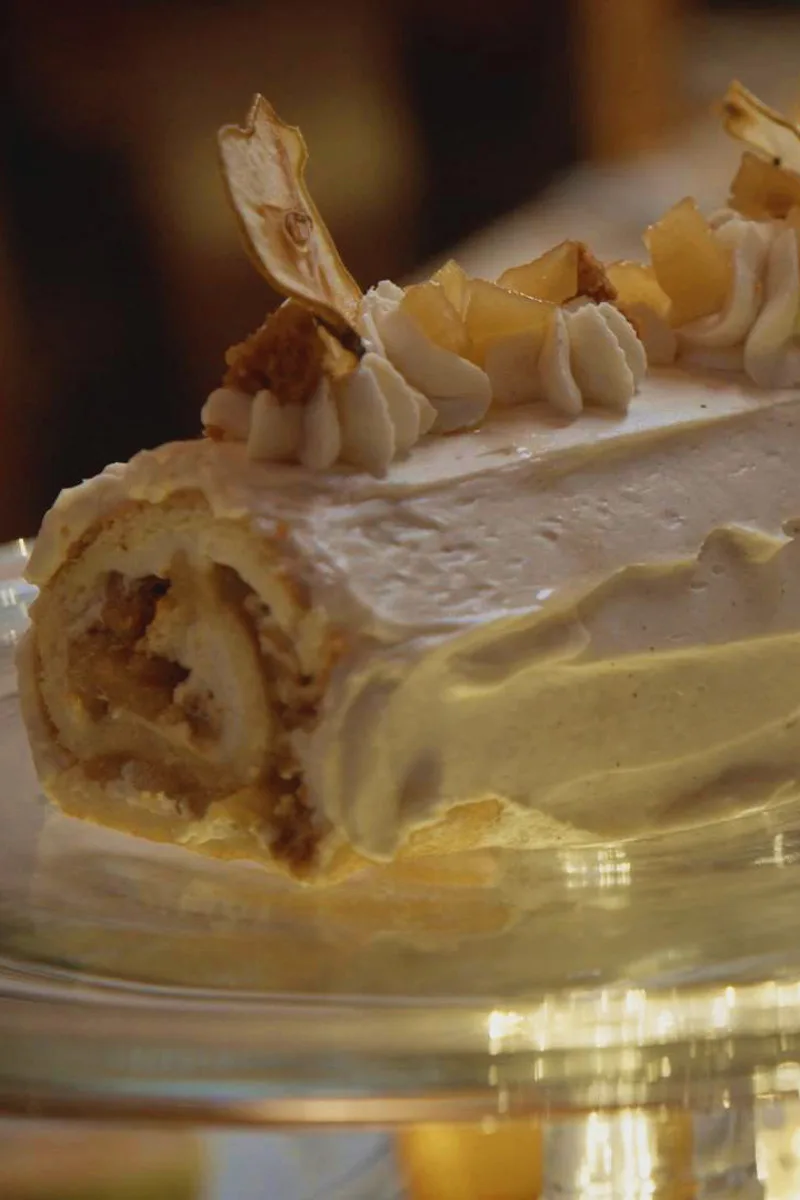 Bûche de Noël, poire, érable et épices