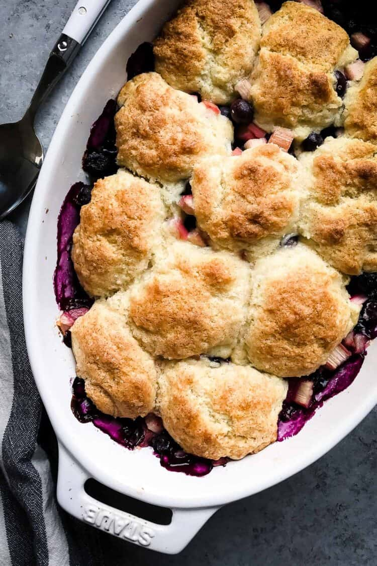 Crumble aux bleuets et à la rhubarbe