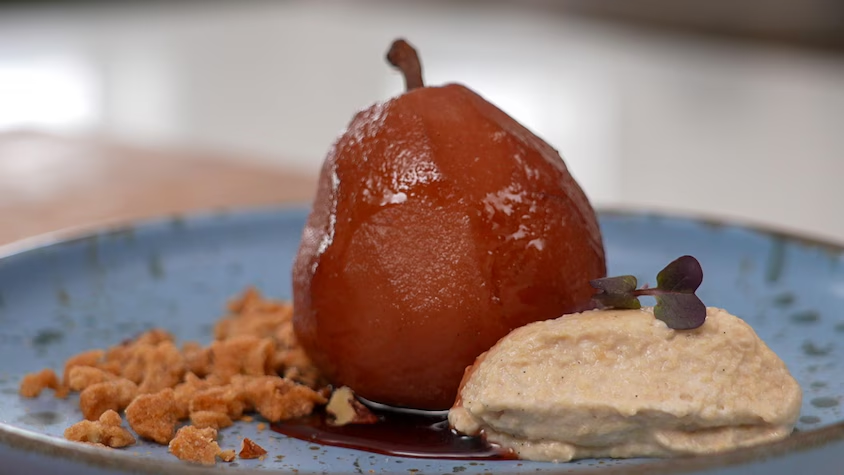 Poires pochées avec mousse vanillée à la PVT