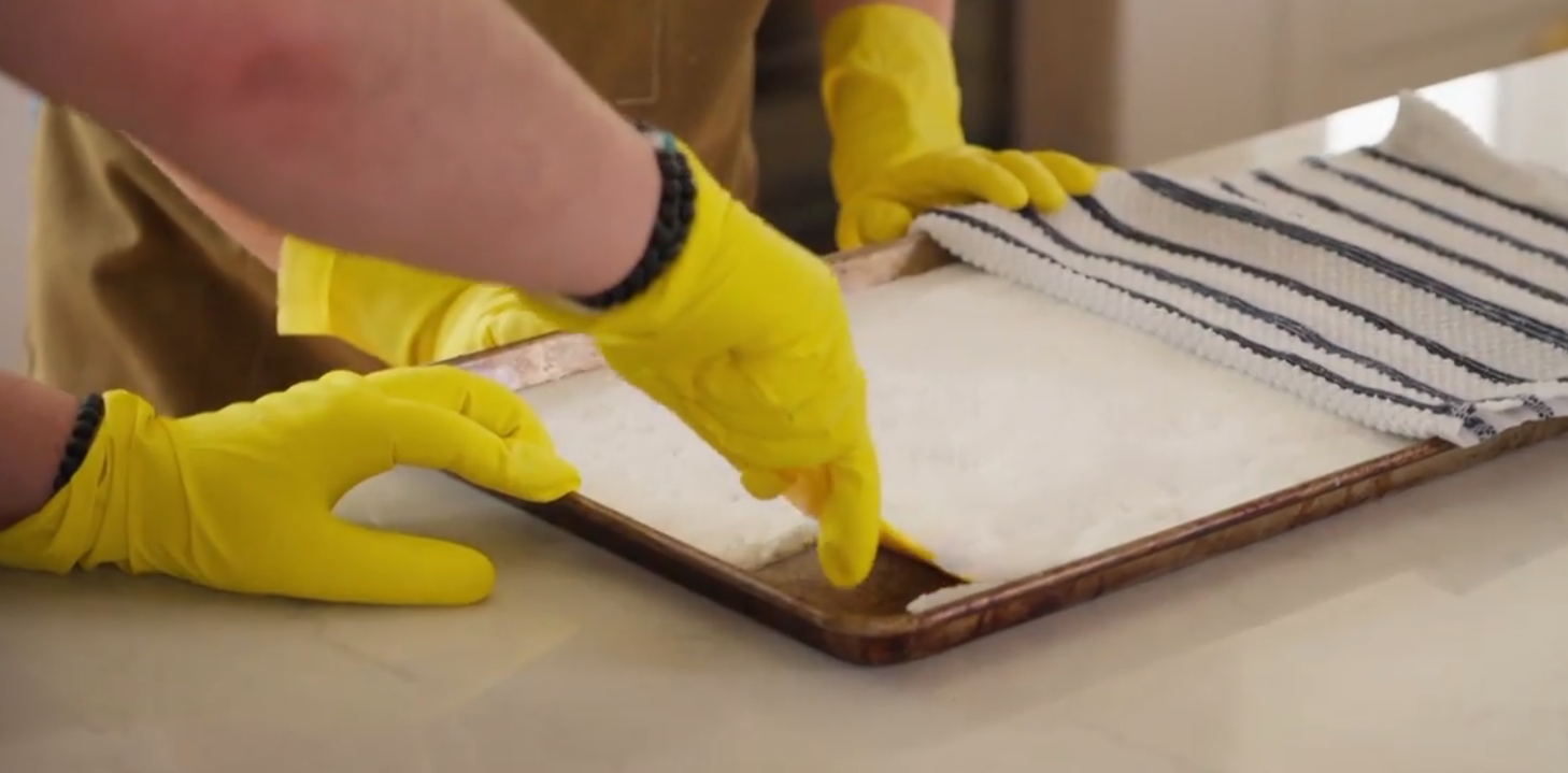 Comment nettoyer une plaque de cuisson carbonisée