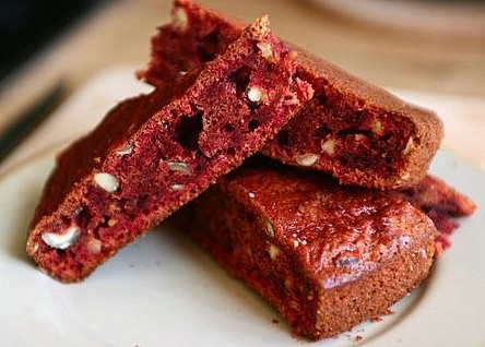 Gâteau de betteraves noisettes ou noix, cannelle, muscade