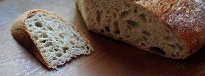 Le pain au levain sans pétrissage 100% blé entier aux fruits et noix de Marc