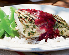 Grillade de poisson avec sauce aux prunes