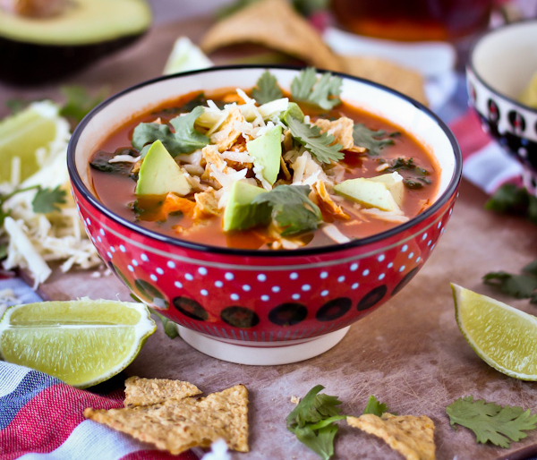 Soupe mexicaine classique à la tortilla