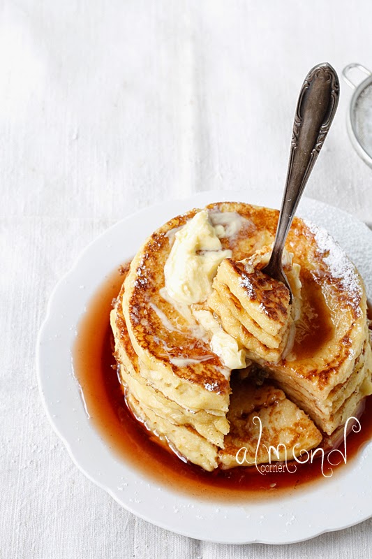 Crêpe aux pommes avec sirop de cannelle