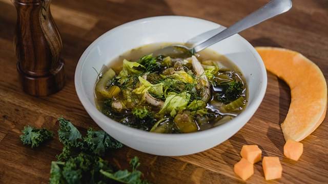 Soupe repas au poulet, lentilles et citrouille